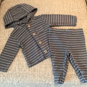 Carter’s baby boy striped casual set - 100% cotton - Size 3M.